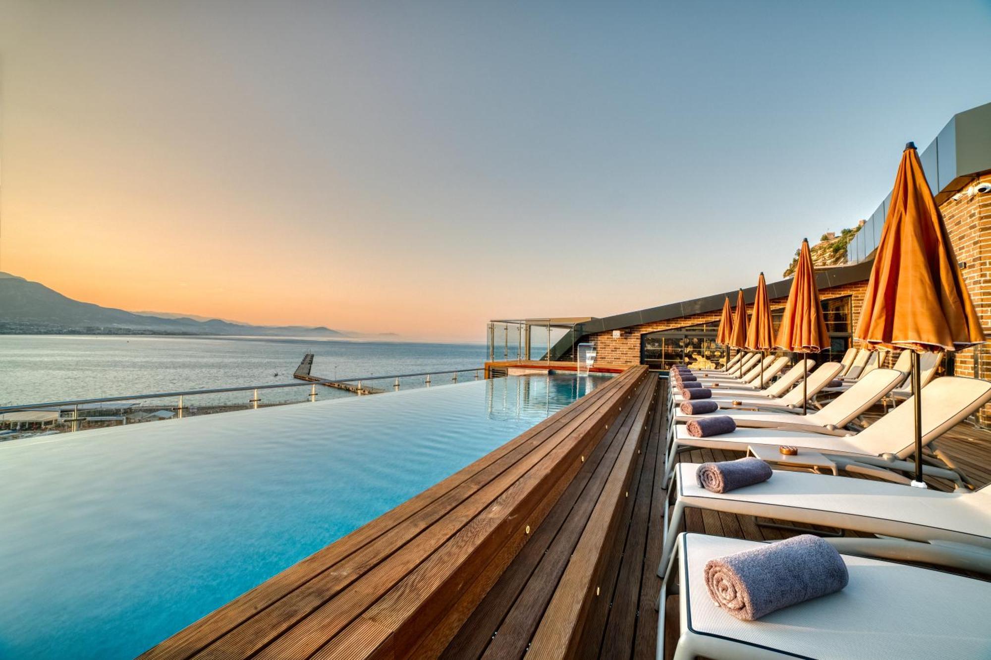 Hotel Numa Port 4*