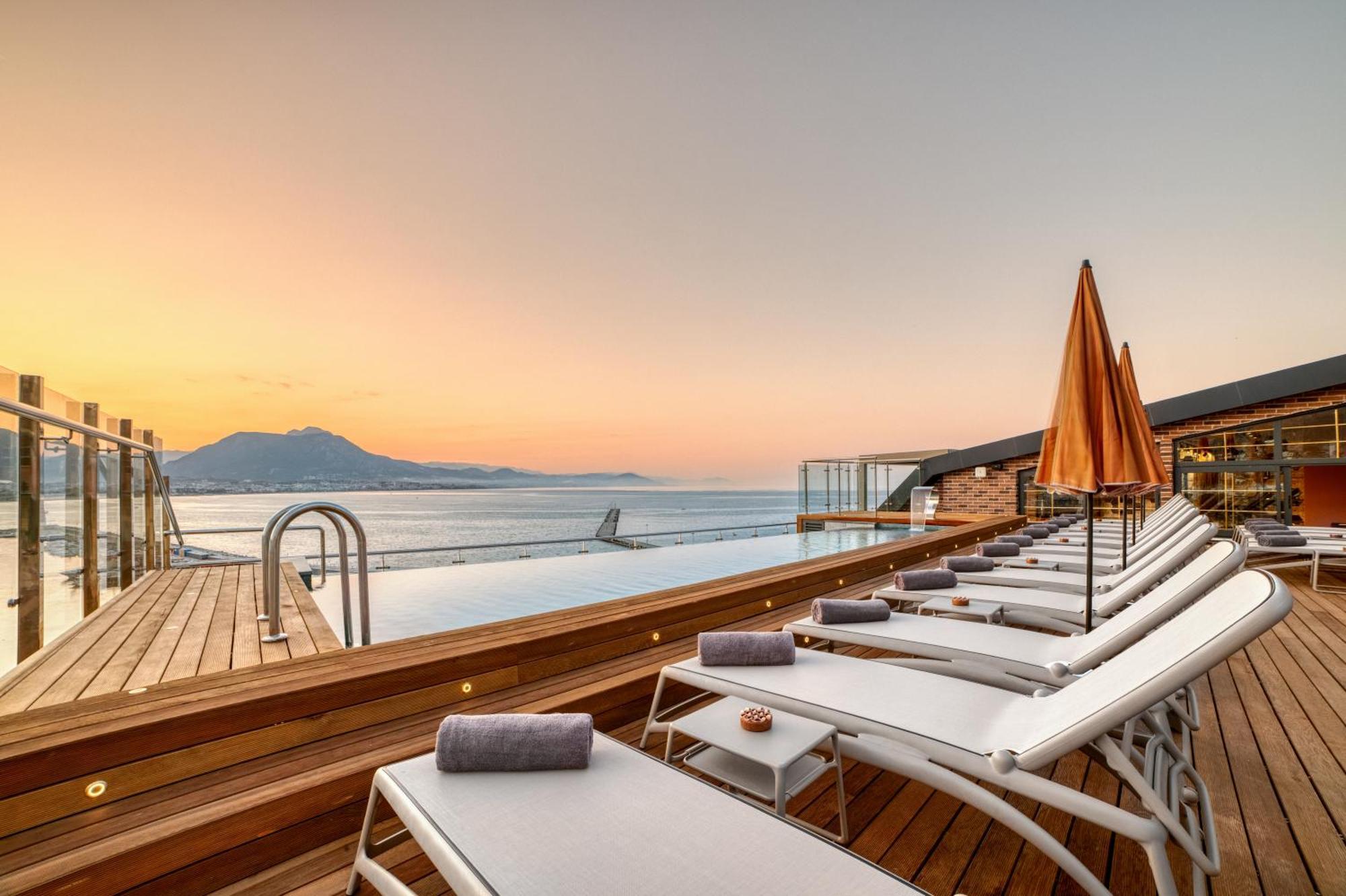 Numa Port Hotel