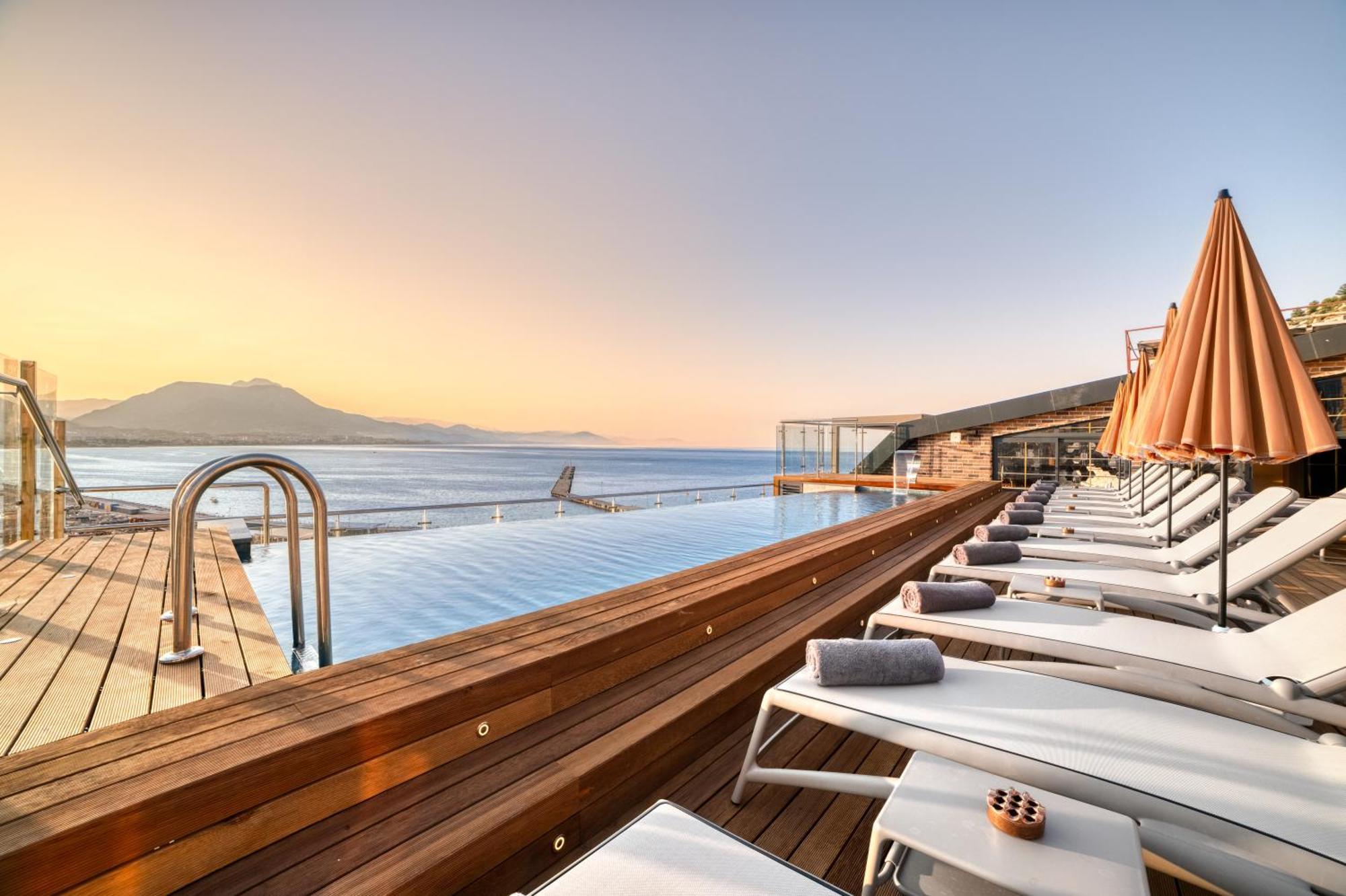 Numa Port Hotel 4*