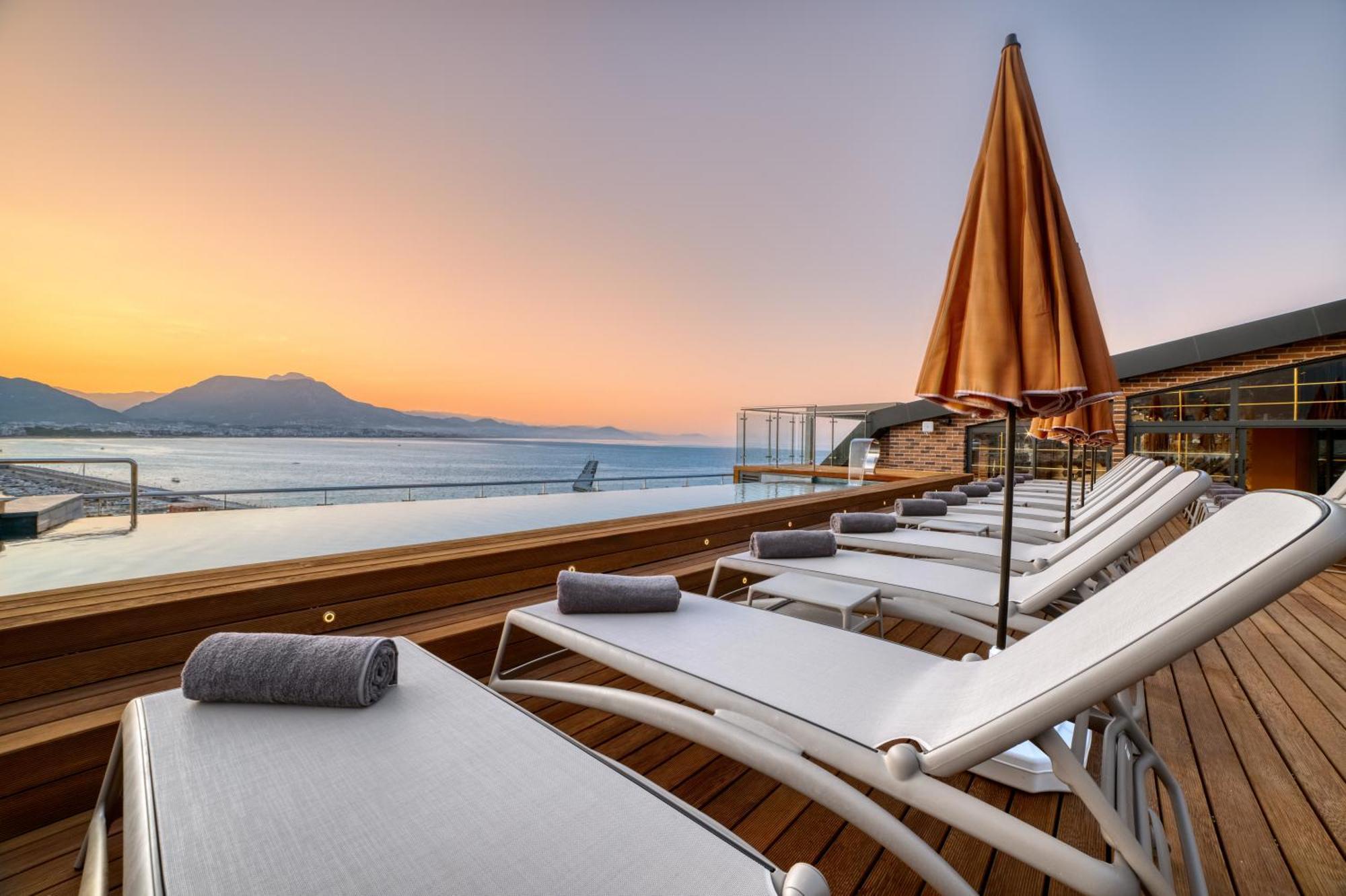 Numa Port Hotel 4*